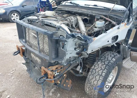 2002 Ford Excursion Limited from USA, damaged, VIN 1FMNU42F42EB46342